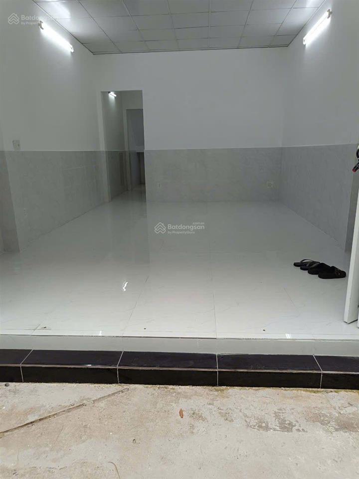 Nhà sổ hồng riêng đường lê trọng tấn  giá tốt