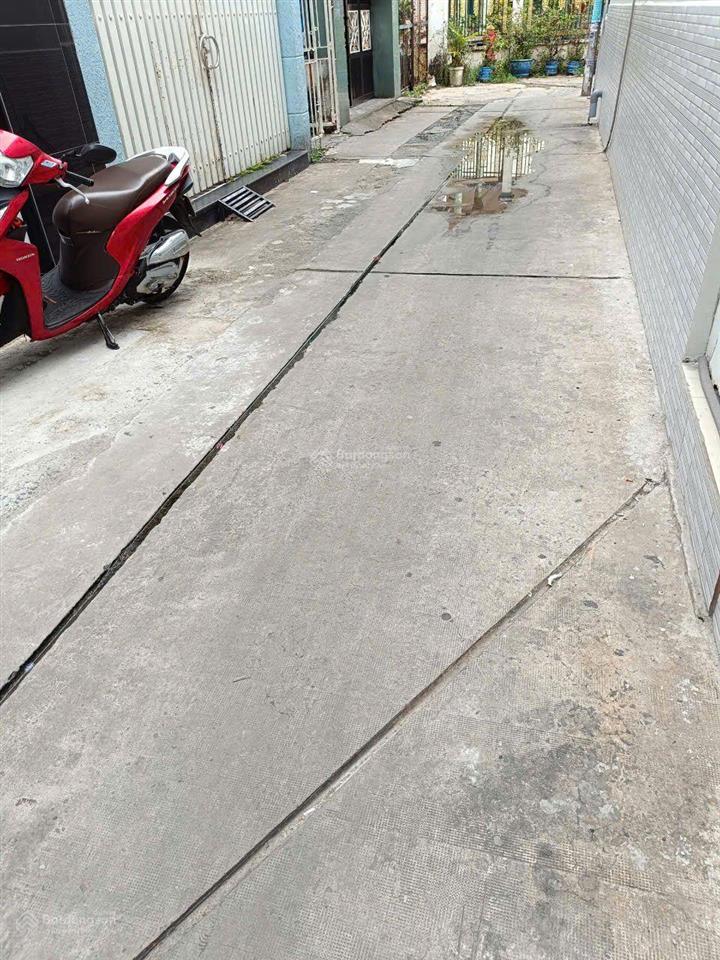 Nhà sổ hồng riêng đường lê trọng tấn  giá tốt