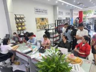 (mặt tiền 9.8m) bán nhanh nhà mặt phố trần nhân tông dt 138m2  vị trí đẹp vỉa hè 6m  kd tấp nập