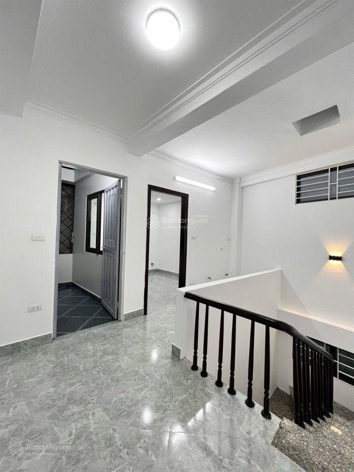 Nhà hoàng liệt dt 30m2 5 tầng 5,9 tỷ. ô tô đỗ