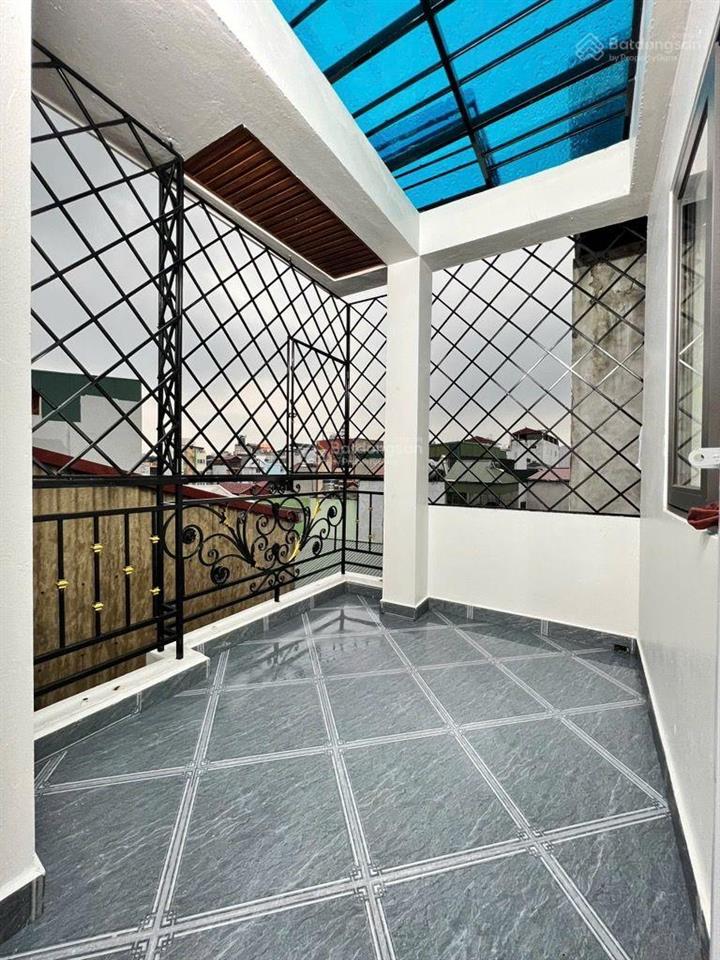 Nhà hoàng liệt dt 30m2 5 tầng 5,9 tỷ. ô tô đỗ