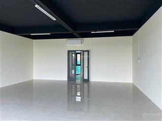 Cho thuê biệt thự gần hồ. dt 150m2, 4t, có thang máy. giá 20 triệu/tháng