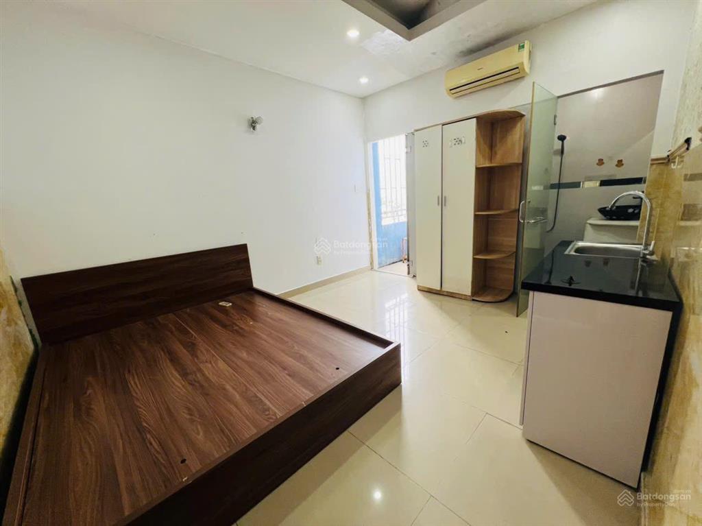 Cho thuê studio full nội thất, cửa sổ trời