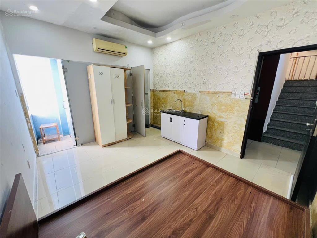 Cho thuê studio full nội thất, cửa sổ trời