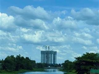 Bán căn hộ 2 phòng ngủ view hướng đông  ban công lồi  ngắm pháo hoa mỗi ngày tại the emerald 68