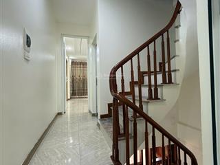 Đường lĩnh nam 35m2  5 tầng 10m ra ô tô thoáng trước sau