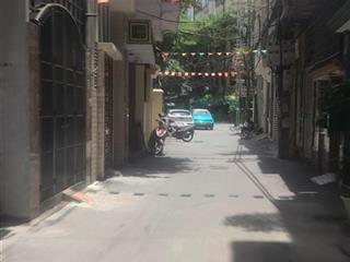 Bán nhà hoàng quốc việt,cầu giấy dt 60 5tầng, ô tô cách 30m ,thang máynhà btkc giá 12,8 tỷ
