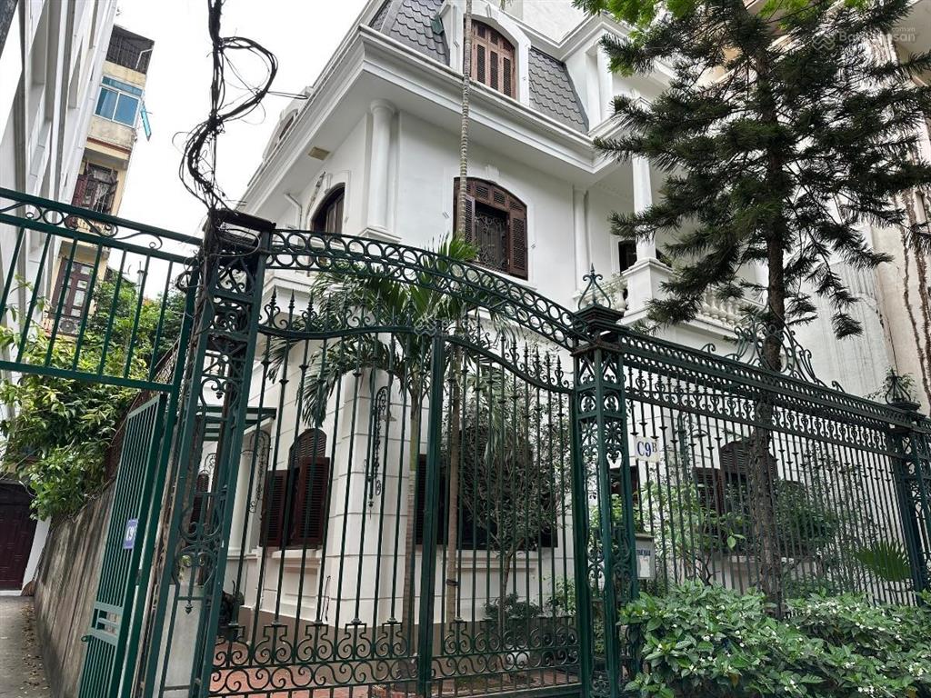 Hạ chào 3 tỷ biệt thự giảng võ, hàng xóm vinhomes gallery, lô góc, mặt tiền 11m