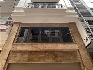 Hiếm!!! cần bán gấp , phân lô hoàng quốc việt  mặt tiền 5.5m  ô tô tránh  6 tầng  thang máy