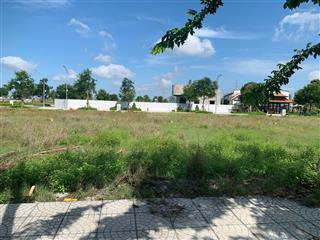 [cần bán gấp] lô đất đẹp 100m2, giá cực tốt từ 700 triệu đối diện trung tâm bình chánh!