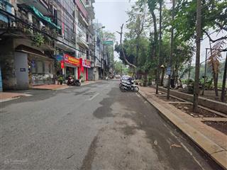 30m2 siêu trung tâm hà đông (thoải mái để xe ô tô ngày đêm free mặt đường lớn) cách chợ hđ 300m