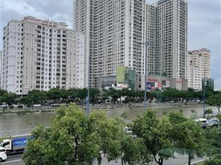 Cho thuê căn hộ ban công siêu thoáng ngay mặt tiền đường võ văn kiệt quận 1