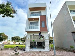 Bán gấp nhà phố mặt tiền  giá chỉ 2,x tỷ