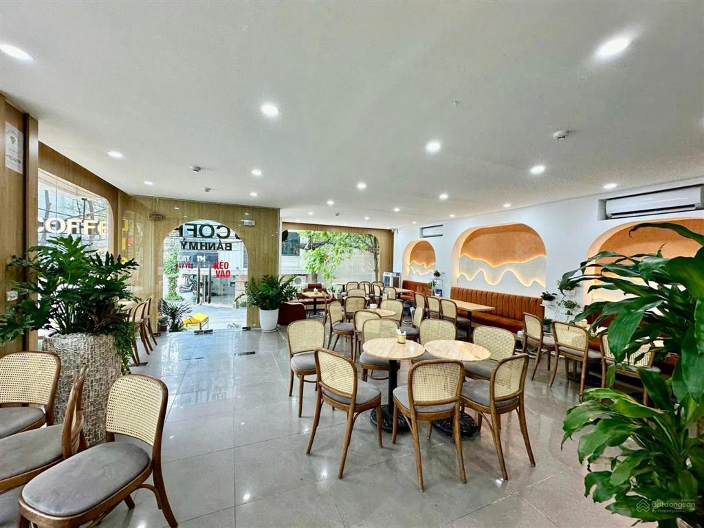 Cho thuê nhà mặt phố hàng quạt phố cổ diện tích 70m x 3 tầng mặt tiền 4m dễ nhận diện thương hiệu