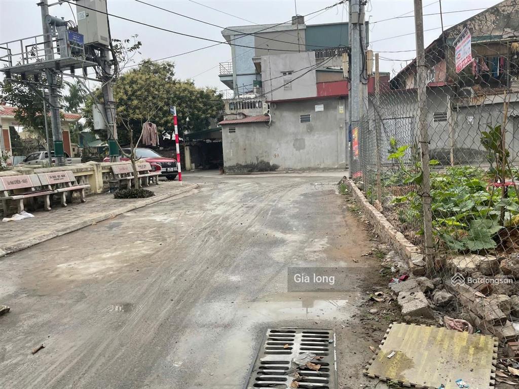 Bán 98m đất hai mặt mặt tiền đường ô tô chỉ hơn 4 ty