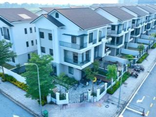 Bán căn biệt thụ song lập người thành công luôn có phố đi riêng