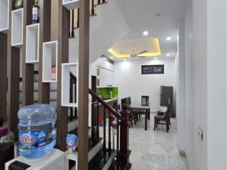 Bán căn góc trường thpt hoài đức c, ô tô đỗ cửa 4,8tv, dt 43 m2 có thêm sân 35.7m2 để xe. full nt