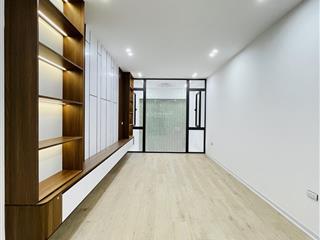 Tôi chính chủ bán nhà riêng, hoàng cầu, đống đa, 42m2, 6t, thang máy, ô tô tránh, kinh doanh.