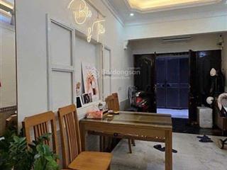 Nhỉnh 8 tỷ  trung tâm đống đa  gần hồ hoàng cầu  nhà đẹp ở ngay. kết cấu kiên cố, chủ tự xây