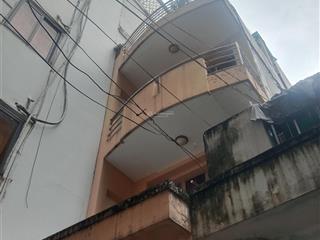 Nhà riêng cách chợ bến thành metro 60m điện tích 54m2 +10m2 sân riêng