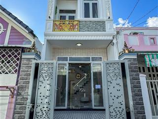 Nhà trệt lầu xây mới rất đẹp hẻm liên tổ 12 đường nguyễn văn cừan khánh. gần trường đh y dược ct