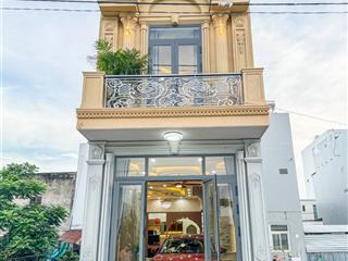 Nhà trệt lầu mới giáp kdc đại ngân.
có 3 phòng ngủ. gần đại học y dược & đại học cần thơ. anh khánh