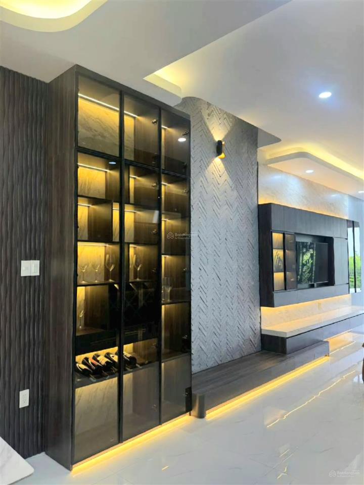 Nhà 5x18m  thang máy  đường 16m kdc phạm hữu lầu phường tân mỹ (quận 7 cũ)