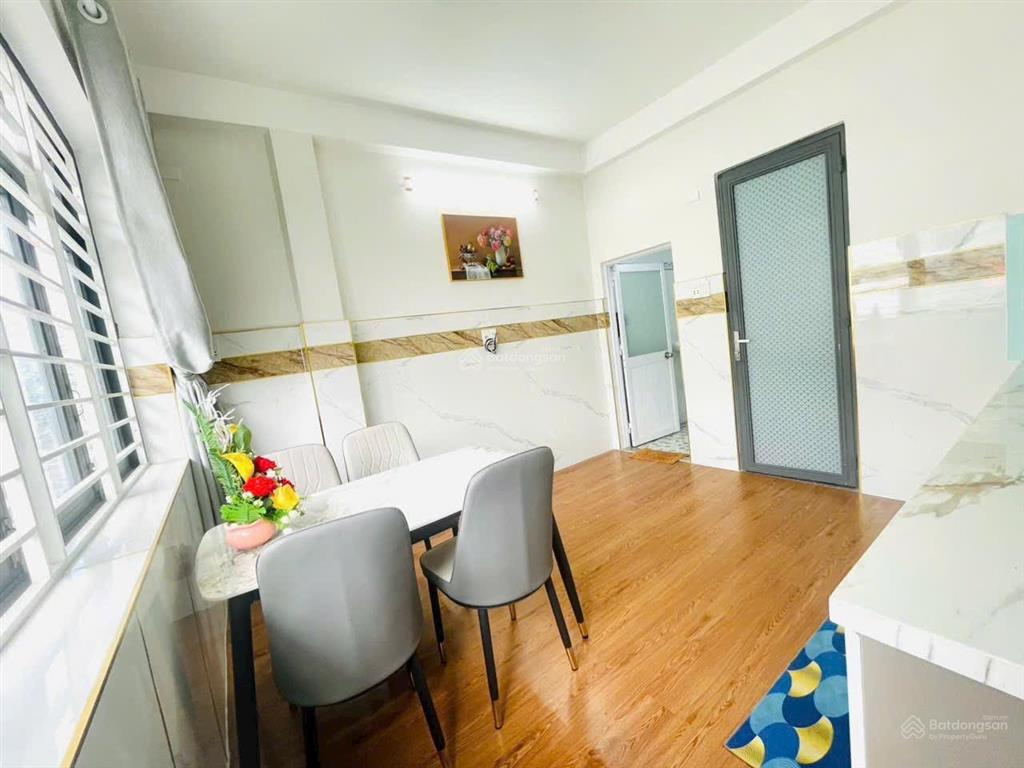 Bán nhà mặt tiền 3 lầu kd đa ngành toạ lạc gần ngay chợ tân sơn