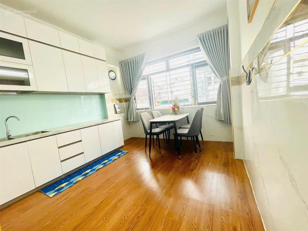 Bán nhà mặt tiền 3 lầu kd đa ngành toạ lạc gần ngay chợ tân sơn