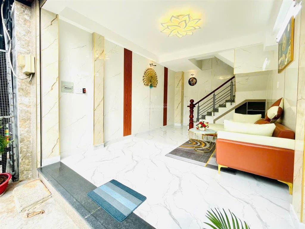 Bán nhà mặt tiền 3 lầu kd đa ngành toạ lạc gần ngay chợ tân sơn