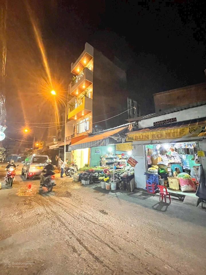 Bán nhà mặt tiền 3 lầu kd đa ngành toạ lạc gần ngay chợ tân sơn