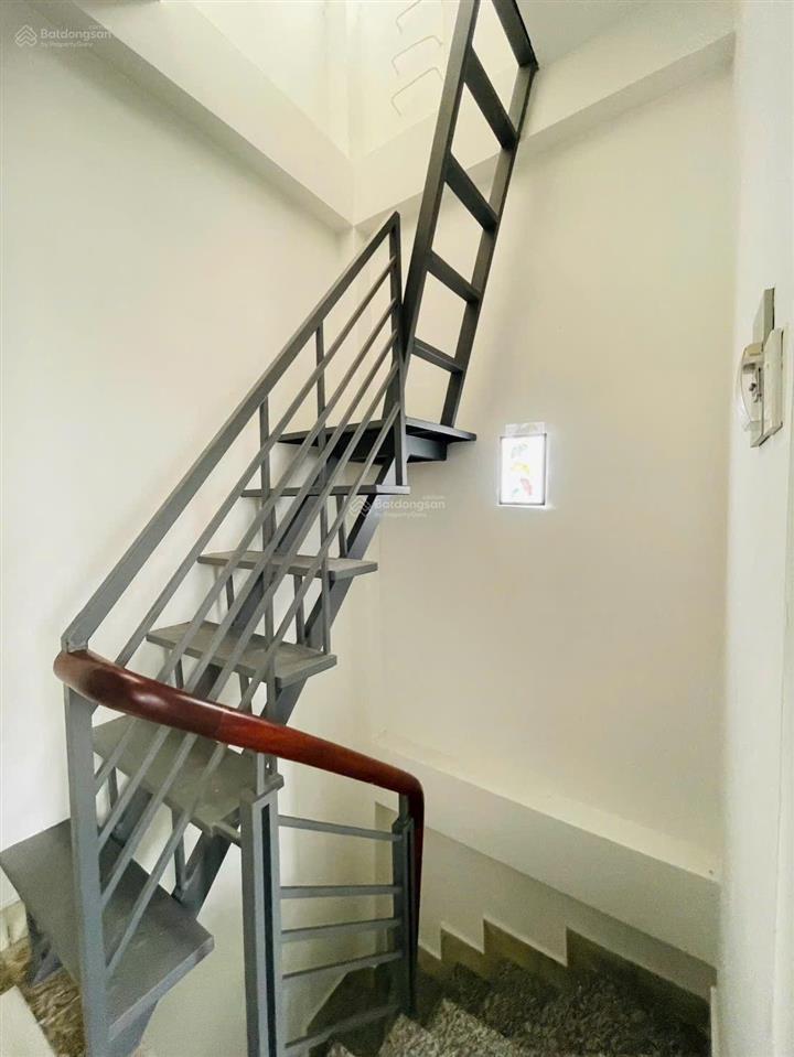 Bán nhà mặt tiền 3 lầu kd đa ngành toạ lạc gần ngay chợ tân sơn