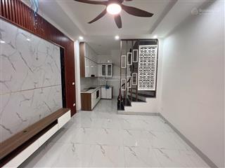 Lô góc  ô tô tránh  cách trung tâm cầu giấy  mỹ đình 7 phút  dt 51m2. 4 tầng. giá hơn 4 tỷ
