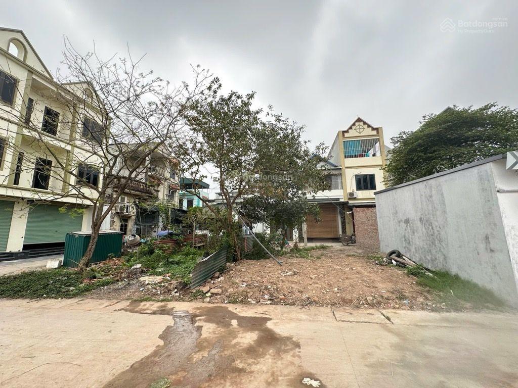 Bán đất mp lai xá.full thổ cư. mt 8.3m. tiện ích ngập tràn.không lỗi không quy hoạch.giá 61 triệu/m