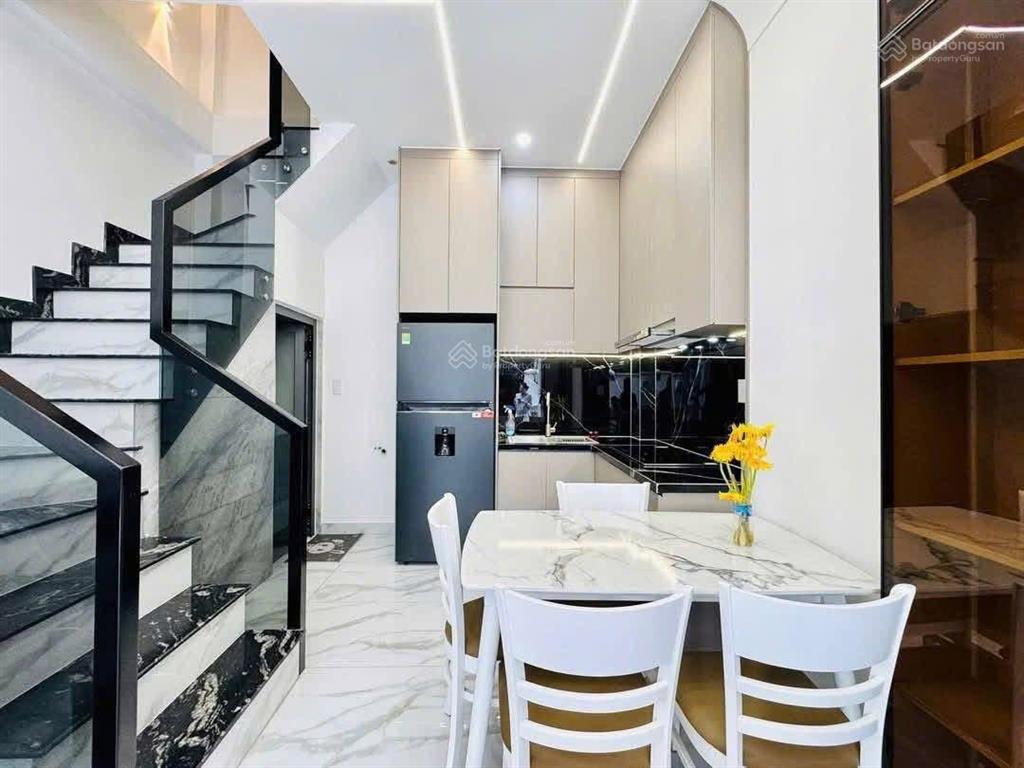 Hot! cần bán gấp nhà cao thắng  quận 10 dt 60m2 giá 1tỷ920 đầy đủ nội thất  tiện ích, hẻm rộng