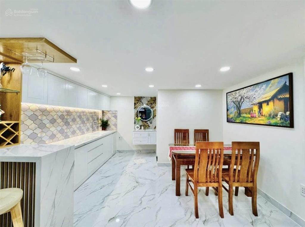 Anh dũng cần bán gấp nhà trần văn đang  quận 3,giá 1tỷ990 ngay mặt tiền, dt 51,6m2  hẻm ô tô