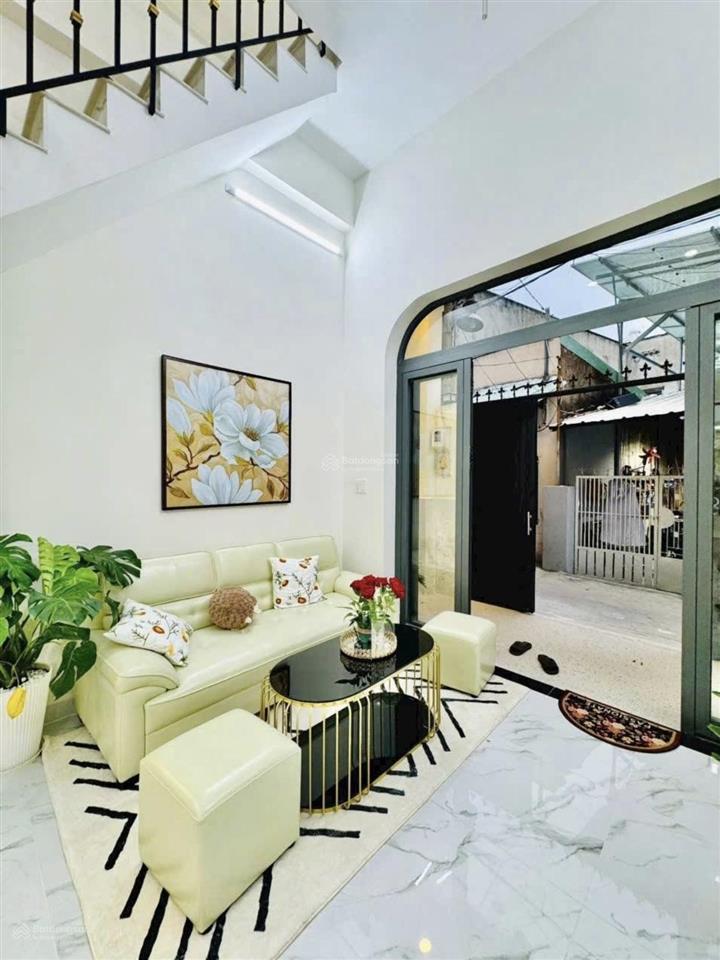 Anh dũng cần bán gấp nhà trần văn đang  quận 3,giá 1tỷ990 ngay mặt tiền, dt 51,6m2  hẻm ô tô