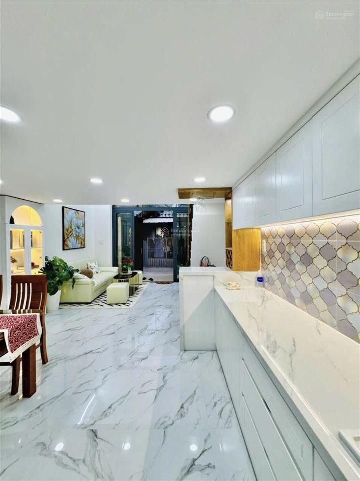 Anh dũng cần bán gấp nhà trần văn đang  quận 3,giá 1tỷ990 ngay mặt tiền, dt 51,6m2  hẻm ô tô