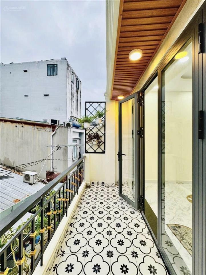 Anh dũng cần bán gấp nhà trần văn đang  quận 3,giá 1tỷ990 ngay mặt tiền, dt 51,6m2  hẻm ô tô