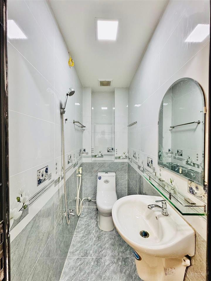 Bán nhà riêng tại bà triệu quận 5,giá 1 tỷ 930 dt 54,7m2, pháp lý đầy đủ, nhiều tiện ích!