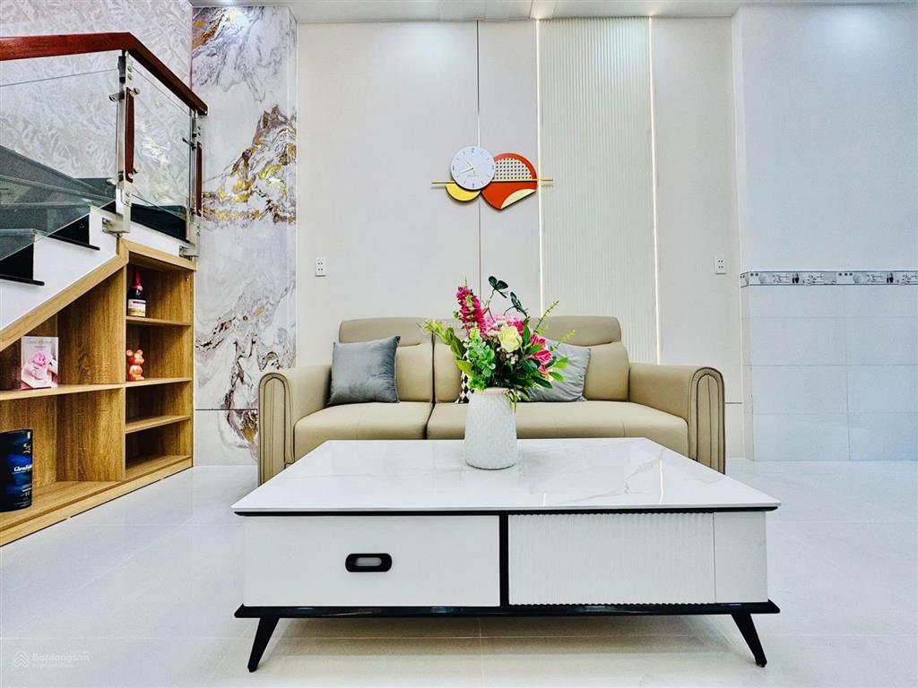 Giá tốt cuối tháng 11 nhà vĩnh viễn quận 10  dt 65m2 nội thất cơ bản, cho thuê/ ở