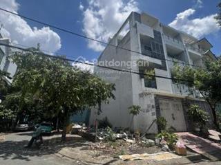 Sang nhượng lô đất 2 mặt tiền kinh doanh, đối diện đại học văn lang 81m2 giá 30tr/m2, vị trí đẹp.