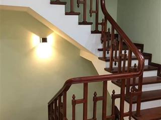 Cho thuê nhà mới, lô góc, thang máy, 112m2_ 4T; vỉa hè, Giảng Võ-44 Tr