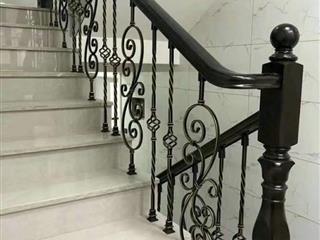Cho thuê nhà lô góc, mới, thang máy,vỉa hè, 114m2- 5T, Duy Tân_44 Tr