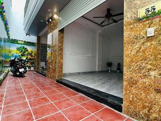 Bán gấp nhà lạc long quân 35m2  5t  mt 4,5m  gần phố  gần ô tô  nhỉnh 7 tỷ
