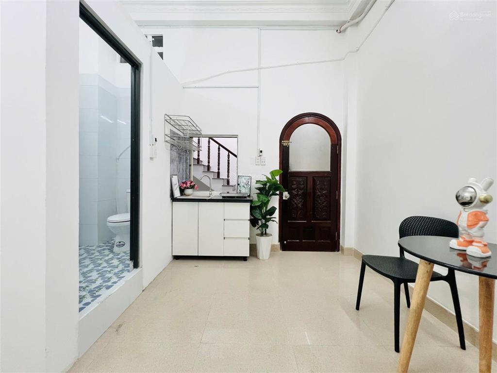 Chdv cửa sổ thoáng mát  nội thất cơ bản  thuận tiện di chuyển