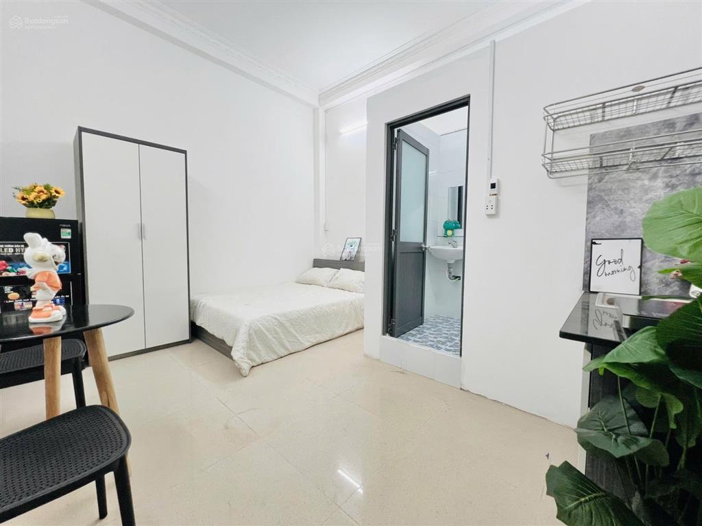 Chdv cửa sổ thoáng mát  nội thất cơ bản  thuận tiện di chuyển