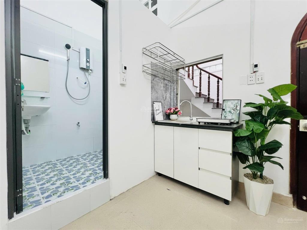 Chdv cửa sổ thoáng mát  nội thất cơ bản  thuận tiện di chuyển