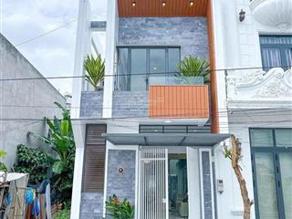 Bán gấp nhà 1 trệt, 1 lầu ở kdc, shr, giá cực tốt