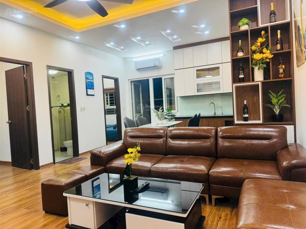 Chính chủ cần bán căn hộ 2 p ngủ , 2vs. diện tích 77m2, full nội thất, ban công đông nam siêu mát